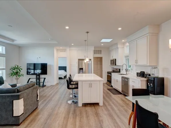 85 Oakwood Ln, Oceanside, CA 92054