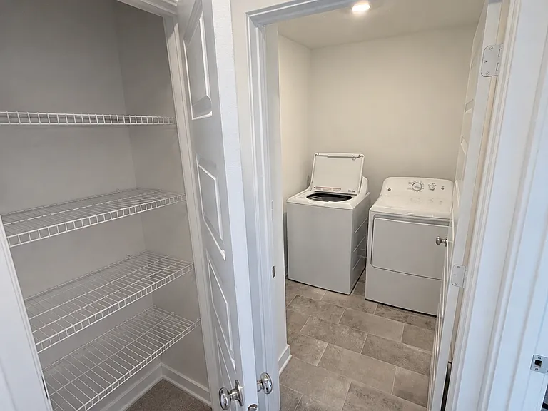 2137 Egbert Rd — Photo 26