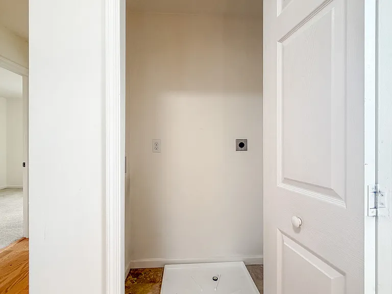 900 Cadwell Ln — Photo 23