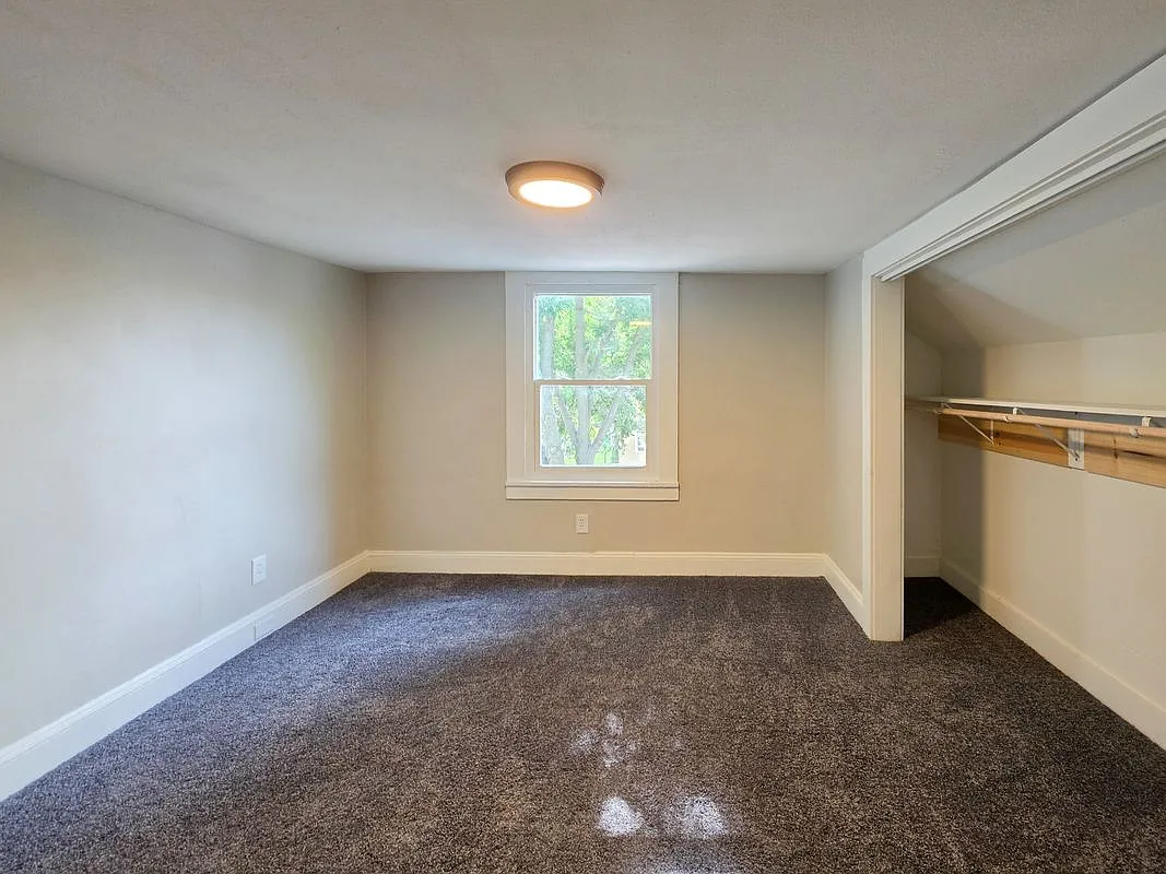 3 bed, 2.0 bath, 709 sqft, $850 — Photo 3