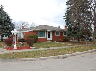 22715 Foxcroft St, Woodhaven, MI 48183