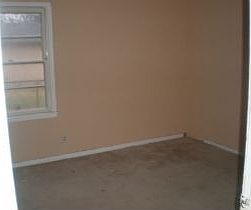 2nd image of 832 Travis St