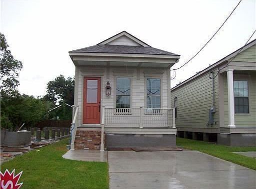 1st image of 927 Weyer St