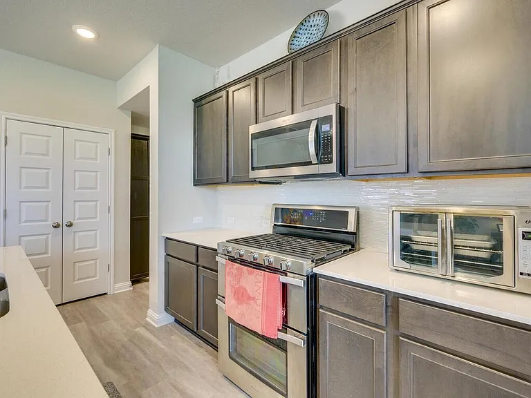 7702 Dylan Dr — Photo 8