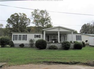 100 Eastwood Ln, Nitro, WV 25143