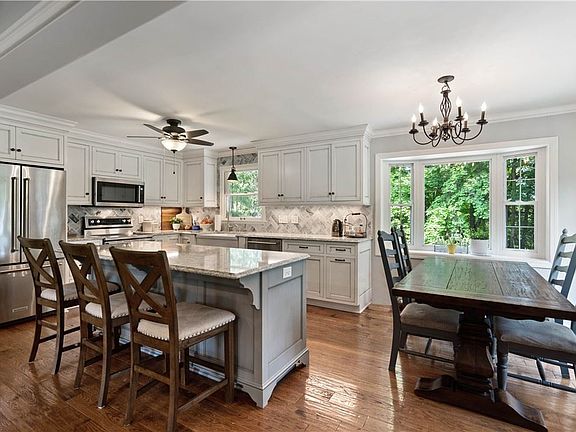 5th image of 88 Woodside Dr