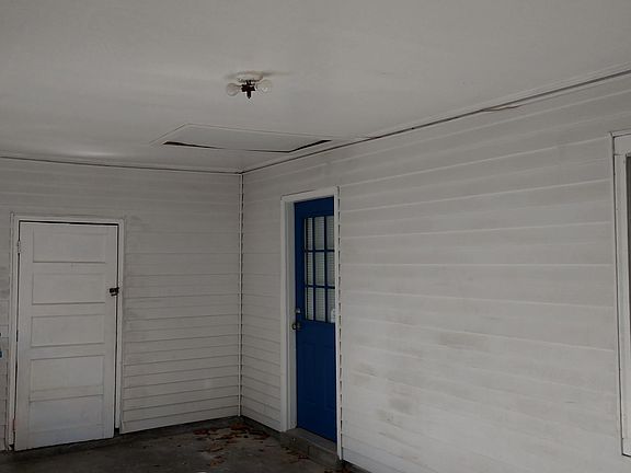 3rd image of 132 Woodrow St