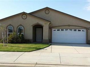 703 W Honolulu Dr, Lindsay, CA 93247