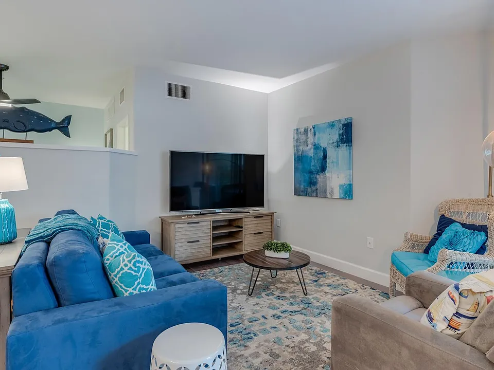 1501 Front St #235