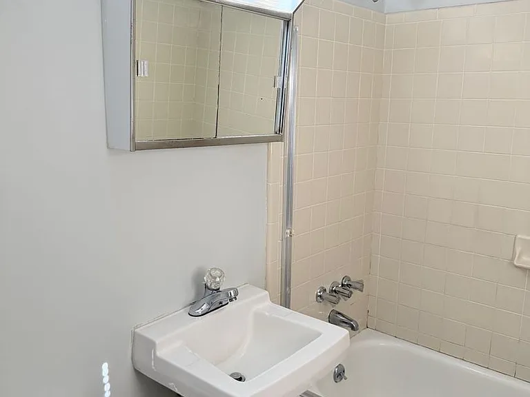284 Bloomfield St — Photo 36