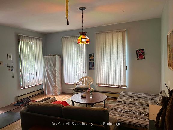 4th image of 136 Oakdene Cres