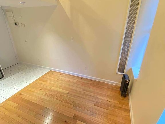 3rd image of 131 W 15th St APT 28