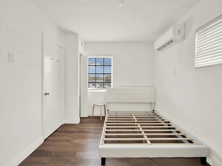 4 Sidonia Ave #4 — Photo 6