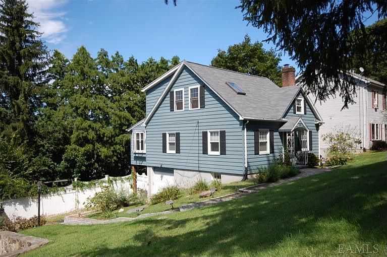 1st image of 753 Warren Ave