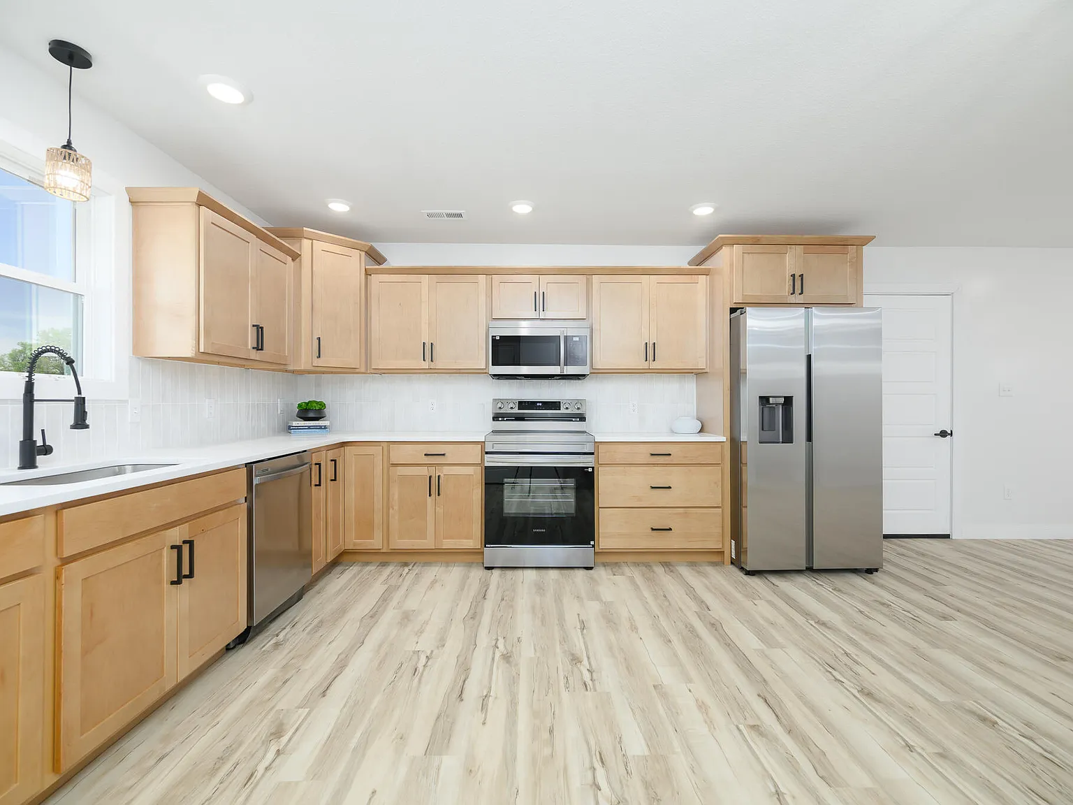 3 bed, 2.0 bath, 1317 sqft, $1,800 — Photo 4