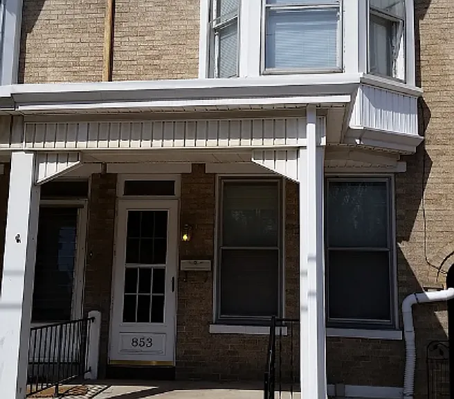 853 E Philadelphia St — Photo 1