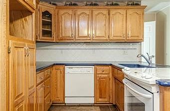 4th image of 8703 E 92nd Pl