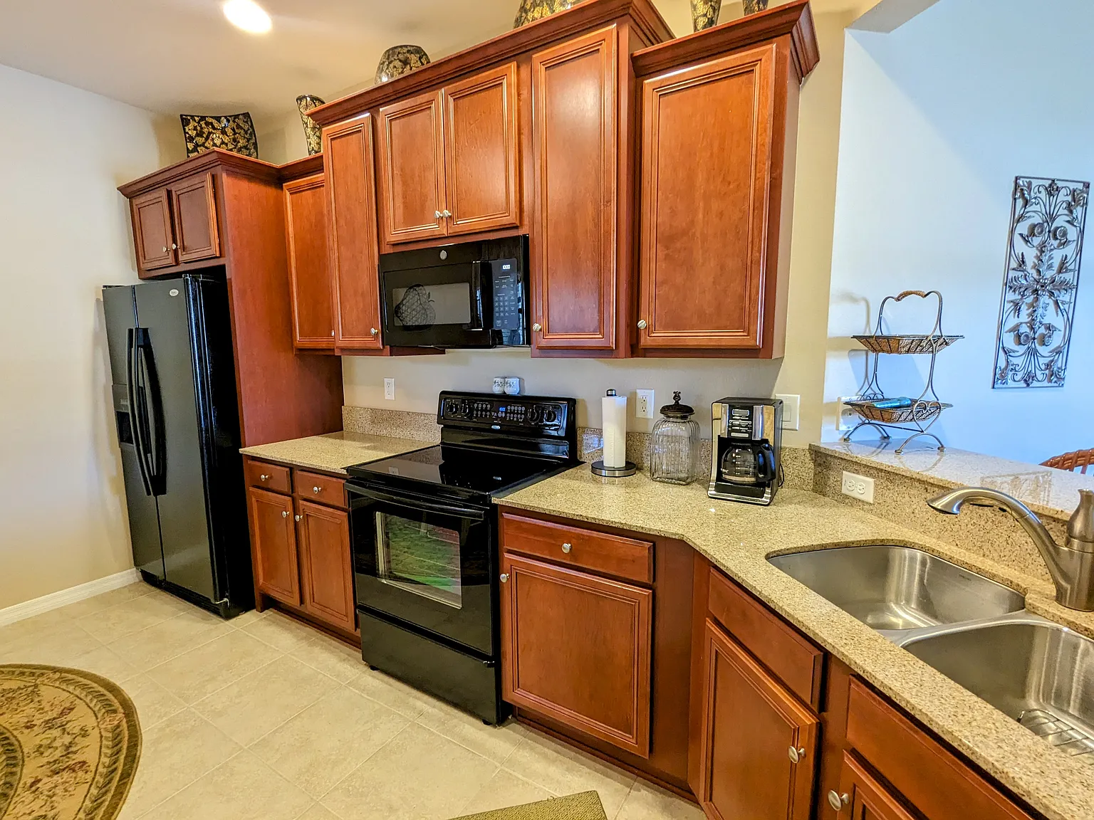 2 Bed 2 Bath Fully Furnished — Photo 4