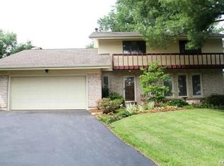 483 Tree Top Ln, Saint Louis, MO