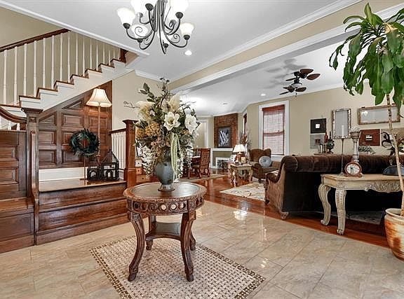 5th image of 2723 Russell Blvd