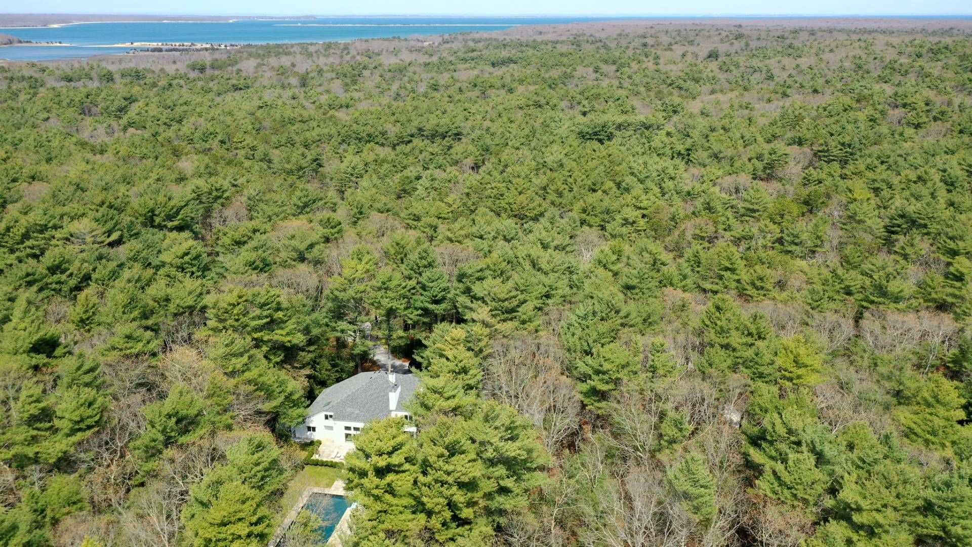 52 Bull Path, East Hampton, NY 11937 Out East