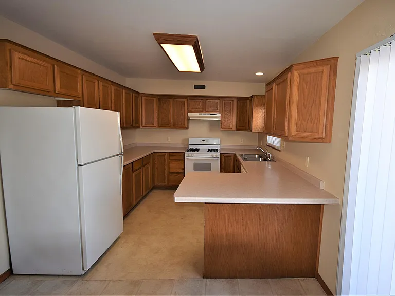 420 Preston Ln — Photo 5