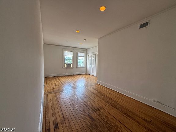 3rd image of 123B Morris St #B
