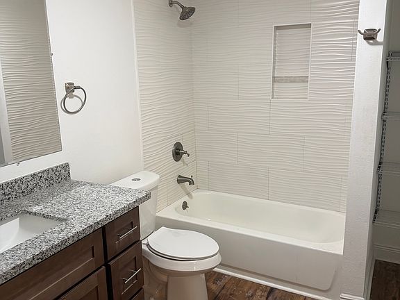 5th image of 224 Maplewood St