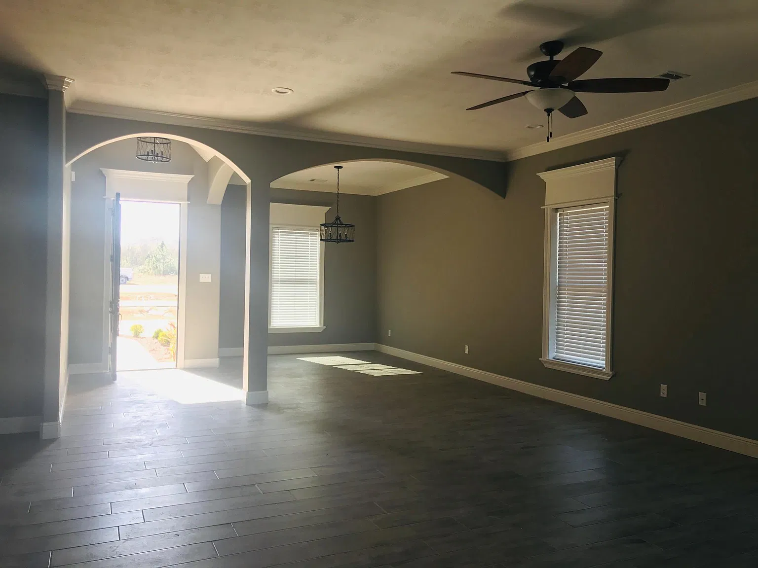 3 bed, 2150 sqft, $2,950 — Photo 3
