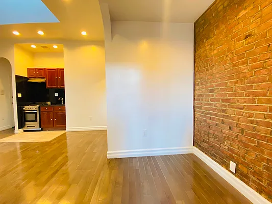 Rented by Capri Jet Realty Corp | media 6