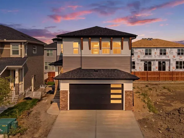 319 W Kinniburgh Loop, Chestermere, AB T1X 2S7