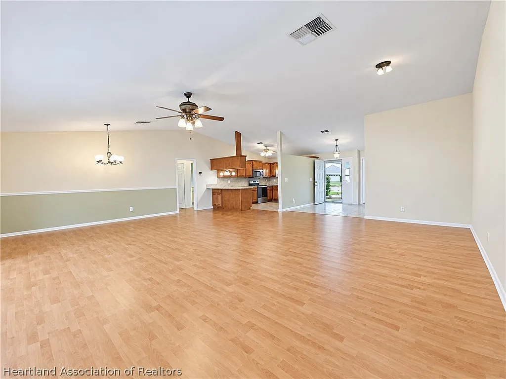 3 bed, 2.0 bath, 1873 sqft, $2,200 — Photo 4