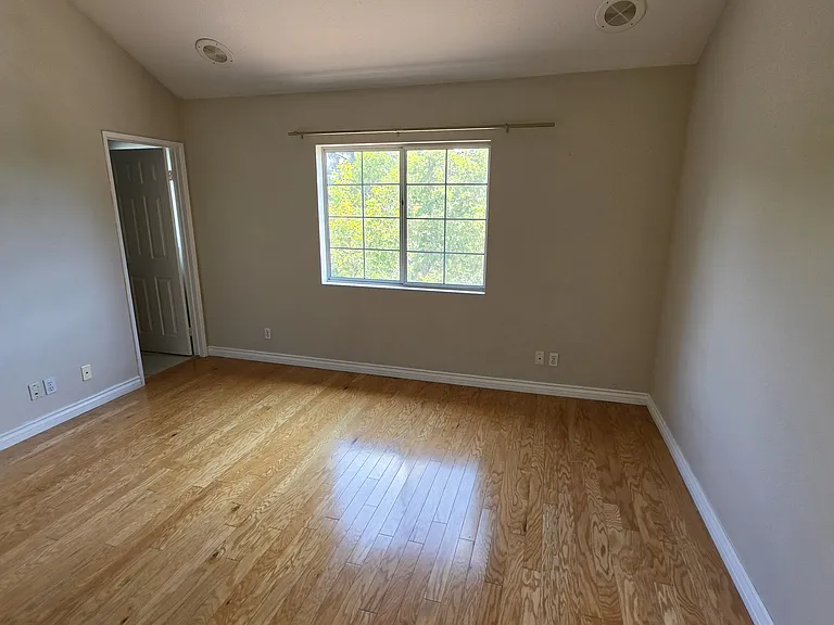 Secondary ensuite bedroom