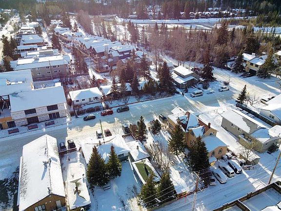 2nd image of 910 S Main St