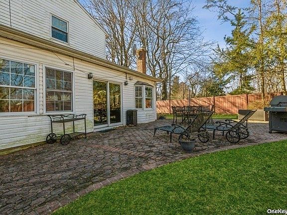 3rd image of 93 Beacon Hill Road