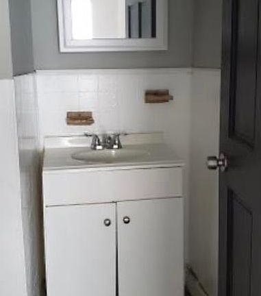 2nd image of 841 West Ave Unit 1