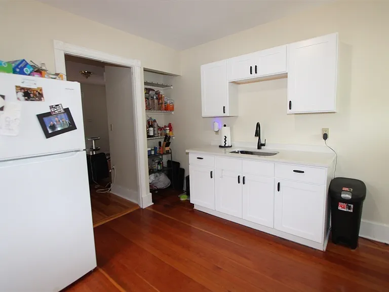 122 Elm St #D — Photo 6