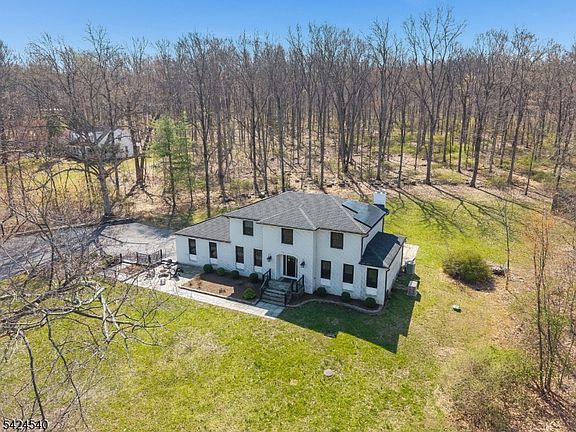 2nd image of 64 Lindbergh Rd
