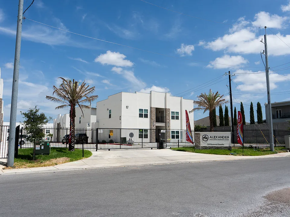 7518 Raymond Chandler Dr #28