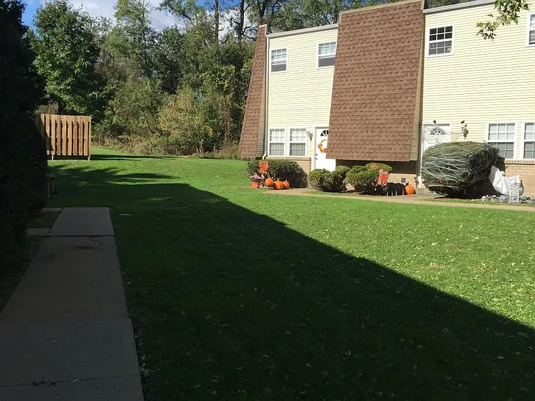 1300 Rosewood Ct — Photo 19