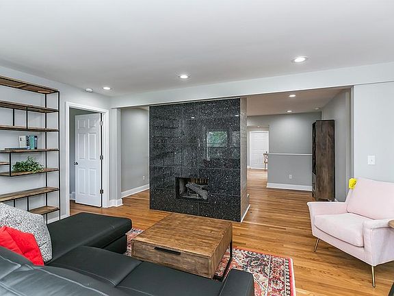 2nd image of 3413 Flintridge Cir
