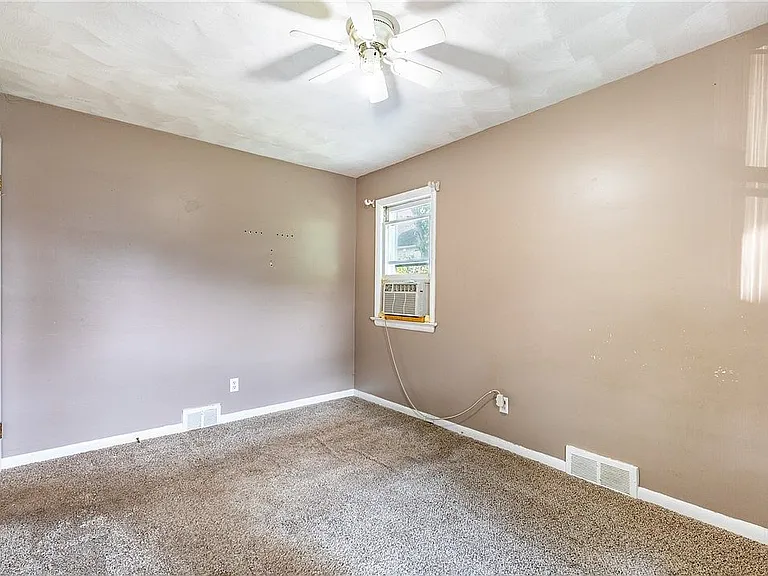 138 Clark Ave — Photo 16