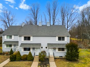 152 Salem Dr #152, Cromwell, CT 06416