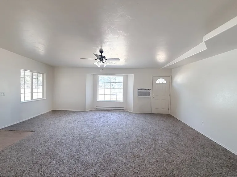 1444 Evergreen Dr — Photo 3