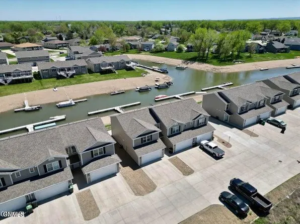 2812 Douglas Pl SE, Mandan, ND 58554