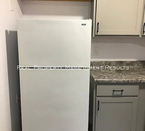 4th image of 619 Village Ln APT 22