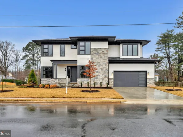 500 Roberts Dr NW, Vienna, VA 22180