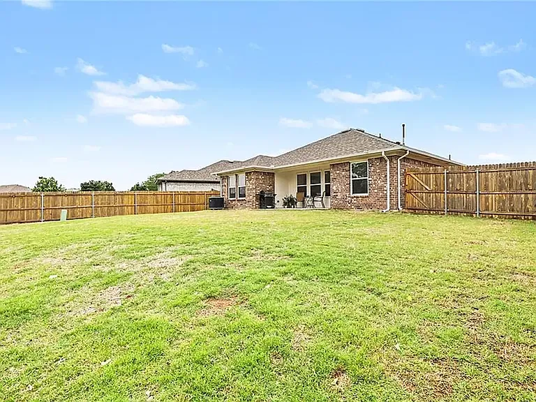2344 Roca Dr — Photo 23