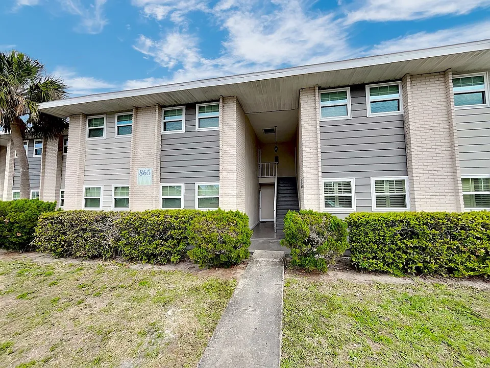 865 Sky Lake Cir #D