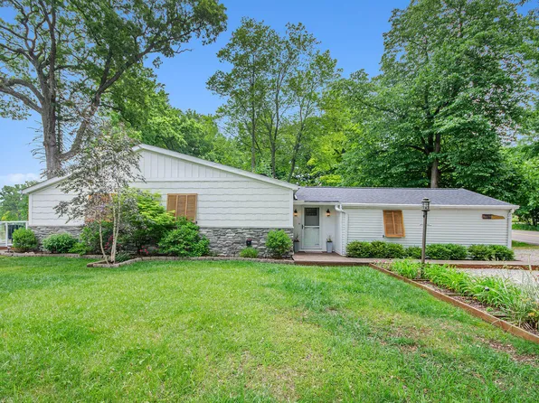 4449 Cordley Lake Rd, Pinckney, MI 48169